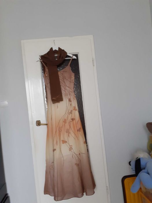 Suknia wizytowa rozmiar S  z szalem F.I.E.S.T.A