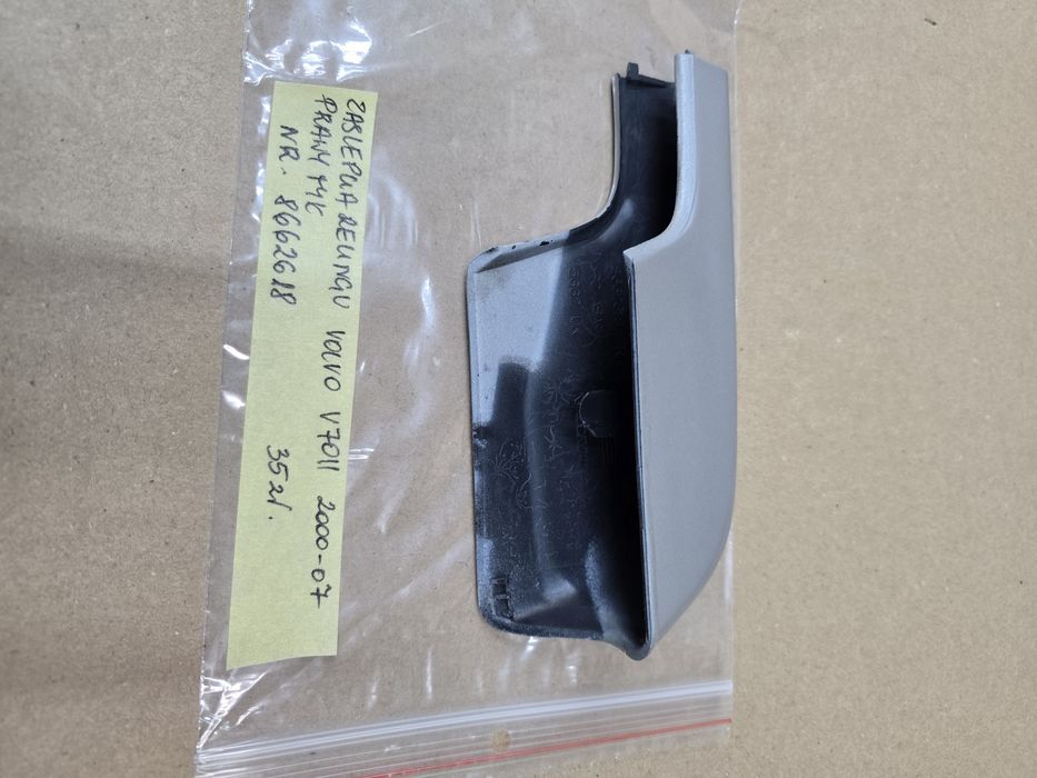 zaślepka relingu volvo V70II 2000 -07   PRAWY TYŁ SREBNA