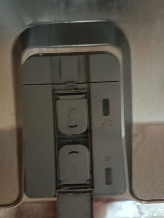 Máquina de lavar louça impecável