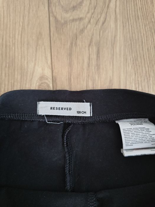 Czarne leginsy rozszerzane dołem Reserved 128 Stan idealny