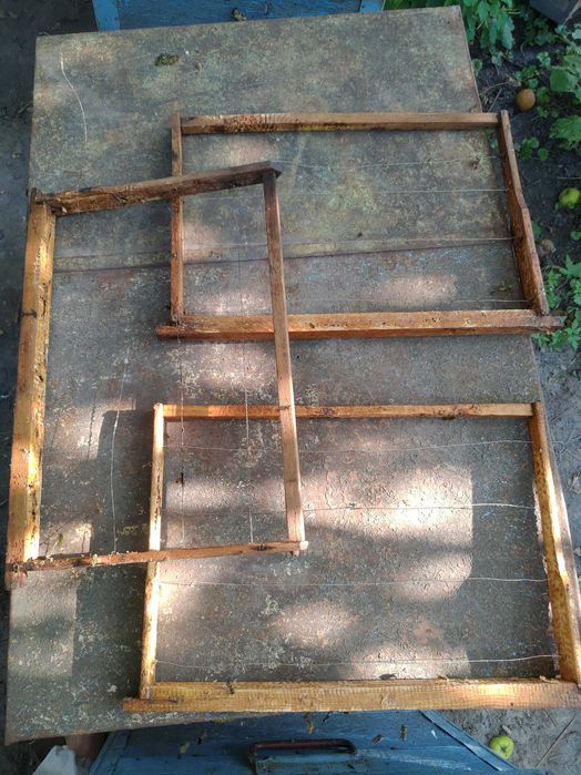 Вулики, рамки бідони віск мерва.