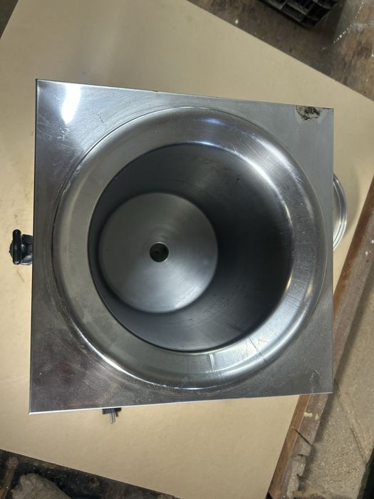 Cuba de pastelaria para leite e cafe quente