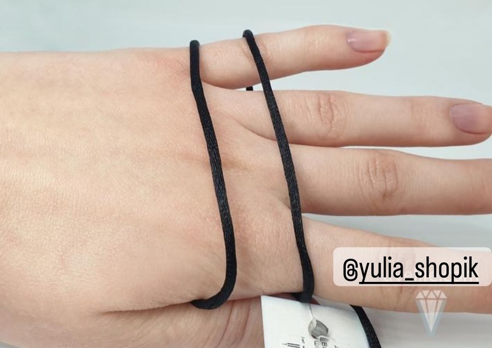 Шовковий, вощений шнурок зі срібним замком та шкіряний шнурок