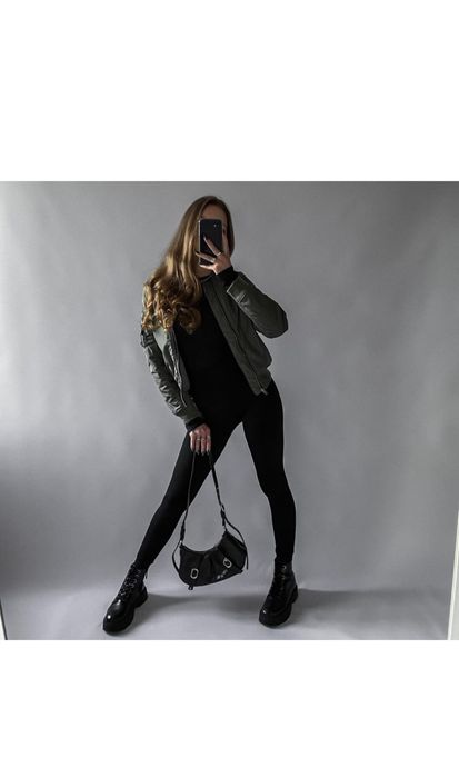 Актуальний красивий бомбер