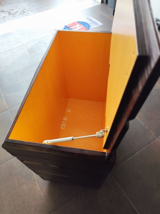 Arca para arrumação em madeira