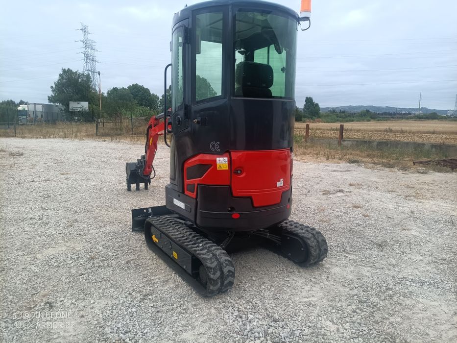 Mini escavadora giratória  Motor Kubota 2000kg novas cabinda