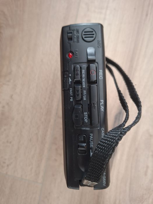 Sony, model TCM-S66V.
