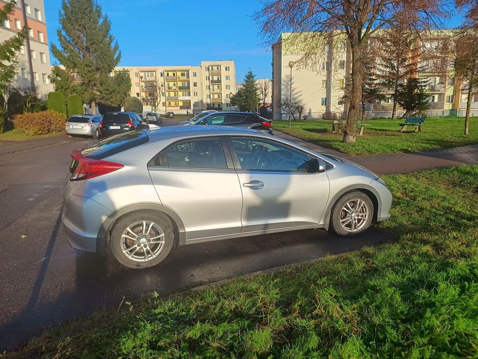 Honda Civic Sprzedam Honda Civic IX generacji 1,4 bezyna 2012r