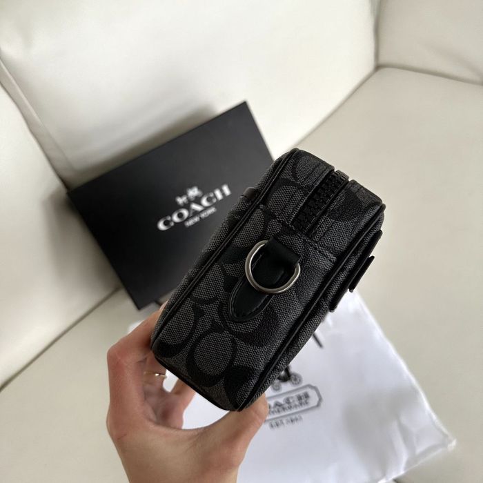 Чоловіча шкіряна сумка Coach