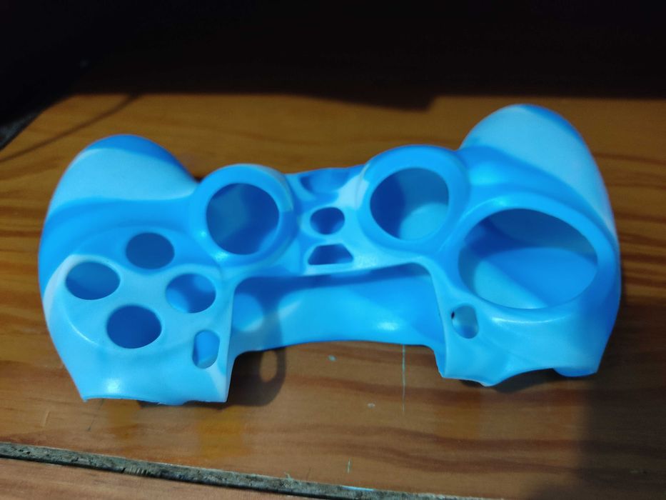 Capa para comando PS4 (tenho 2 iguais) Aceito Troca64751158475265121