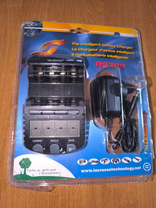 La Crosse Technology RS700 ładowarka do baterii z ekranem LCD