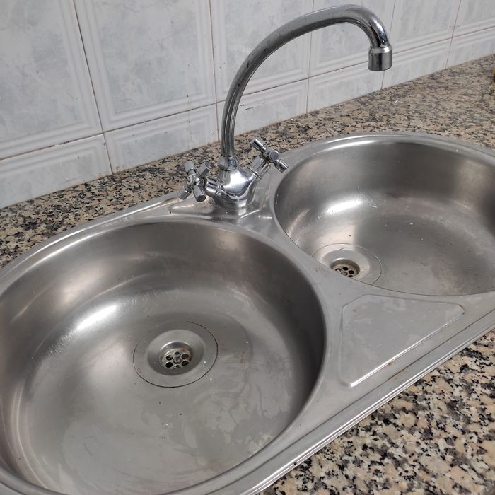 Torneira misturadora e Pia de cozinha dupla em inox