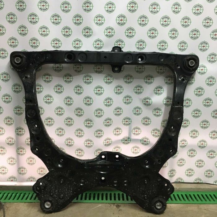 Подрамник передний балка передняя Toyota Camry тойота камри кемри 70