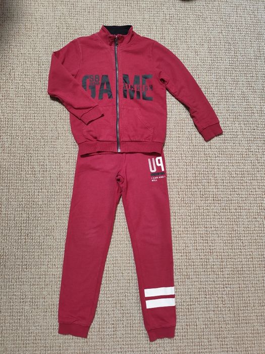 Спортивний костюм + 2 футболки 122см