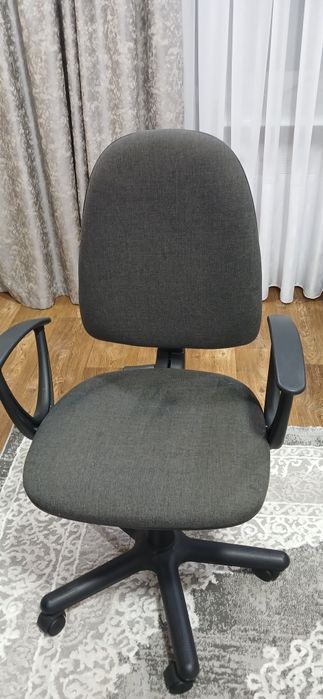 Продам офісне кресло