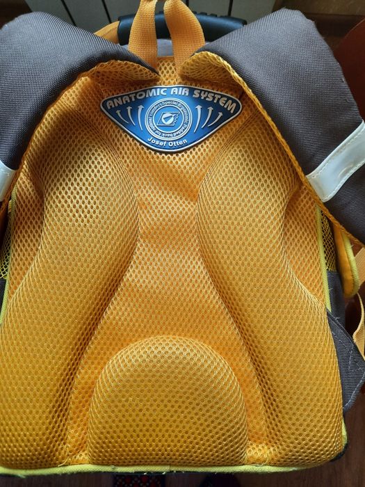 Продам ранец для мальчика.