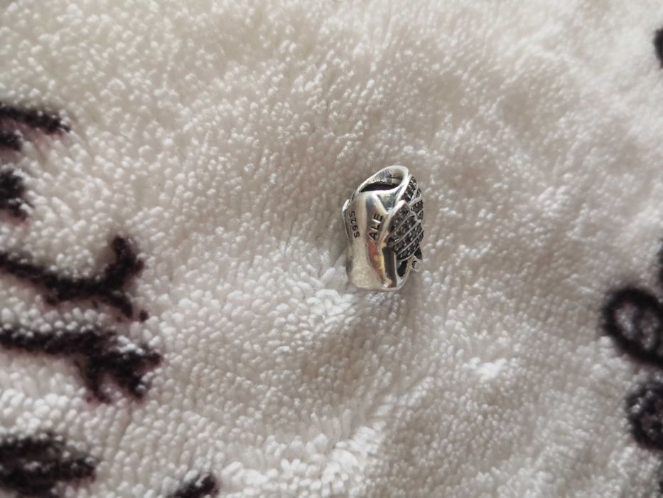 Em prata 925 e zirconias, excelente qualidade.