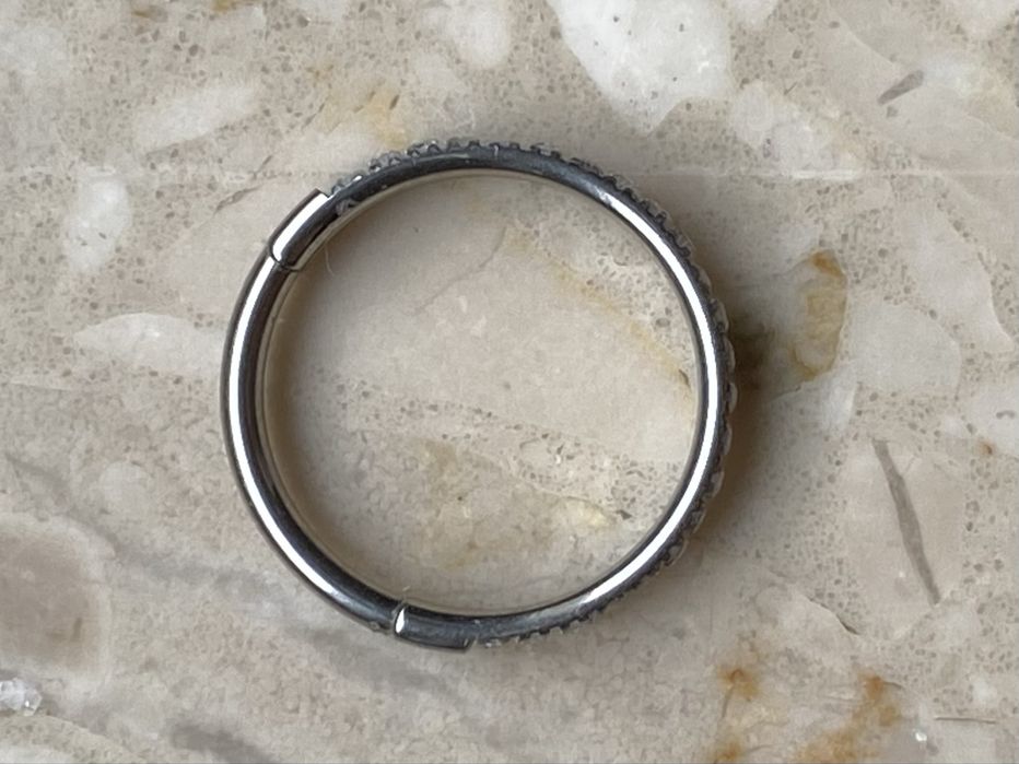 Unisex kolczyk 12 mm piercing 16G kółko segment ring Tytan