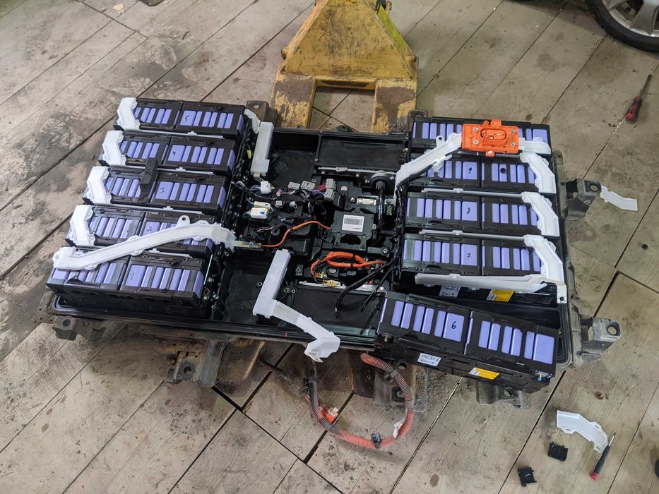 акумулятор YUASA LEV50 li-ion для гібридних інверторів