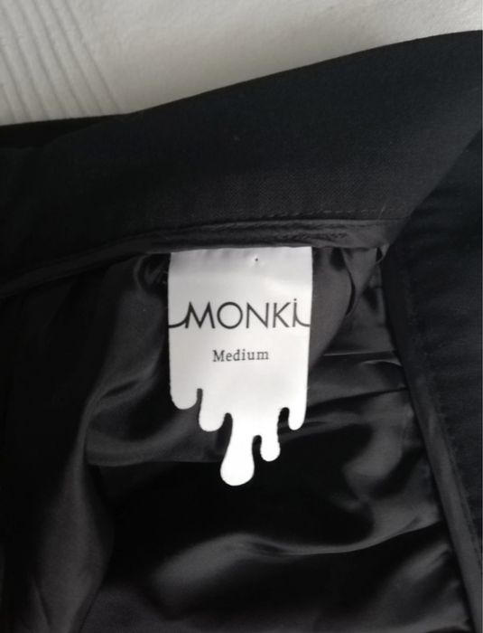 Czarna spódnica bombka M