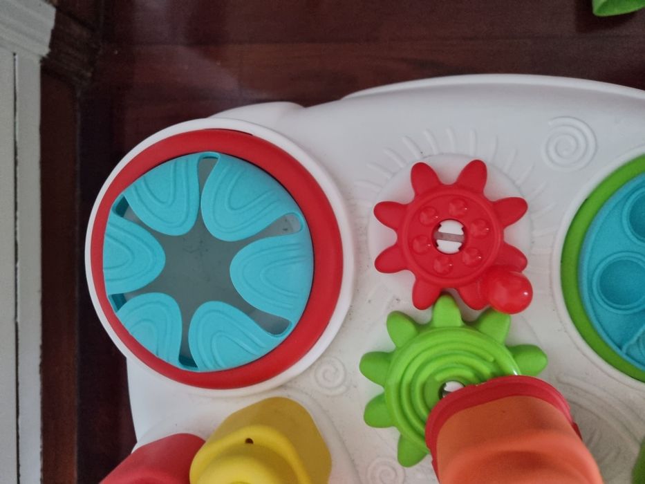Mesa sensorial de atividades da Clementoni