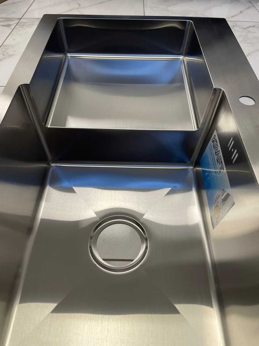 Мийка для кухні Kraft 7848 АR права сіра та гнучкий кран Venta VS473SB