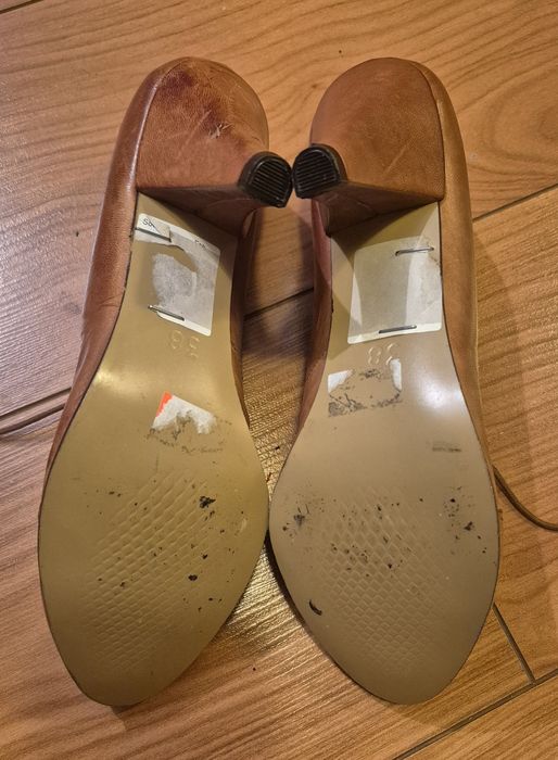 Buty skórzane na obcasie