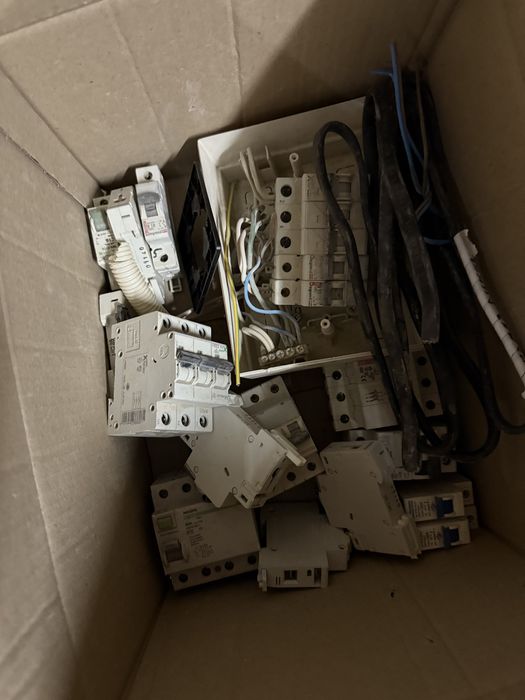Електричні автомати багато різних; датчики пожежі теплого полу та ін