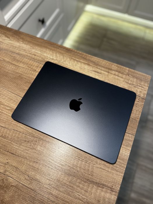 MacBook Air M2 8GB 256SSD