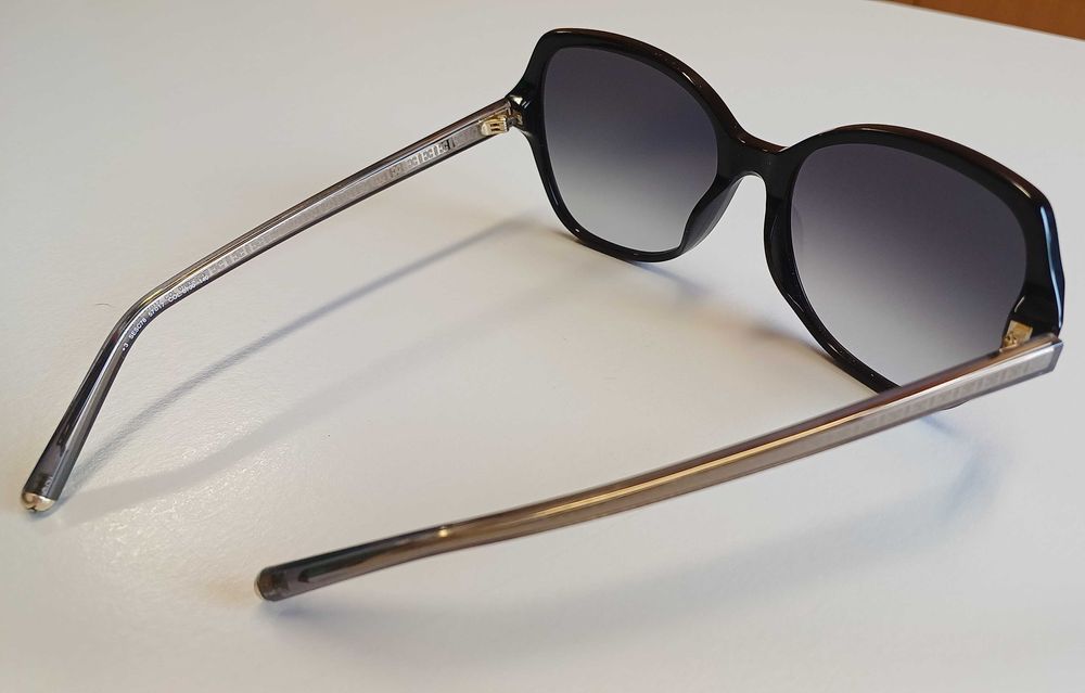 Óculos de Sol com caixa da marca ESCADA