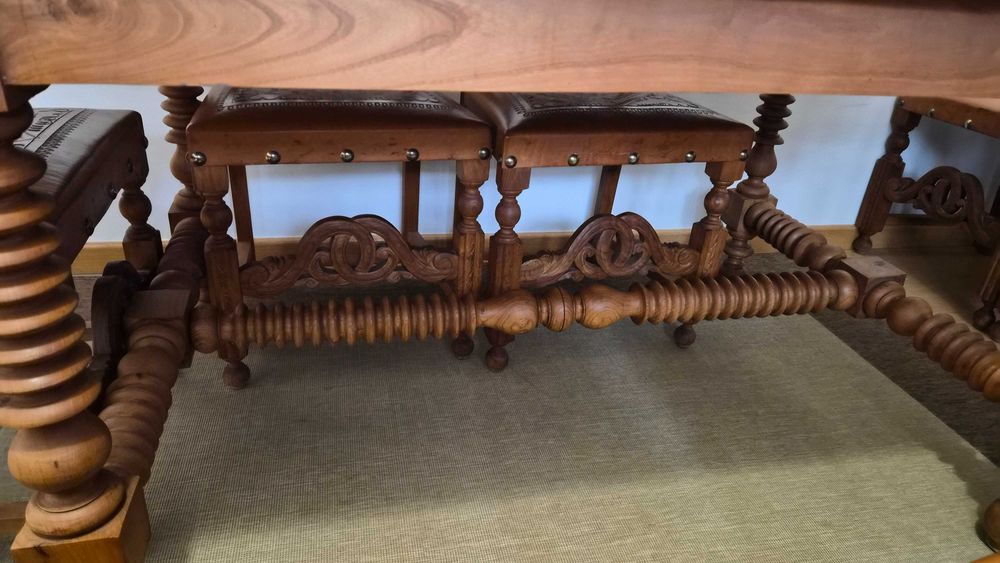 Vendo mesa de sala de jantar com cadeiras