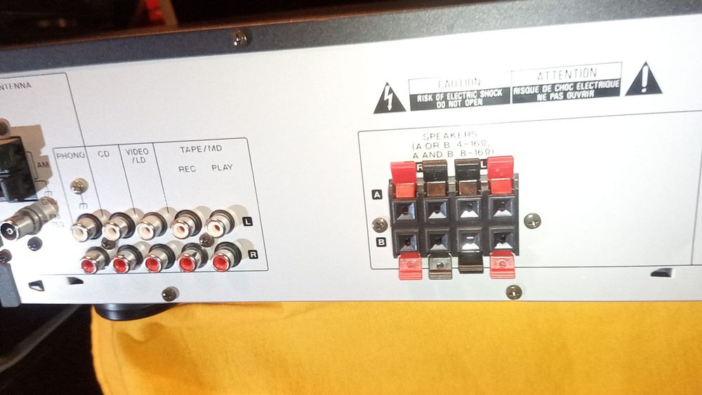 Amplificador Kenwood com radio RDS e comando
