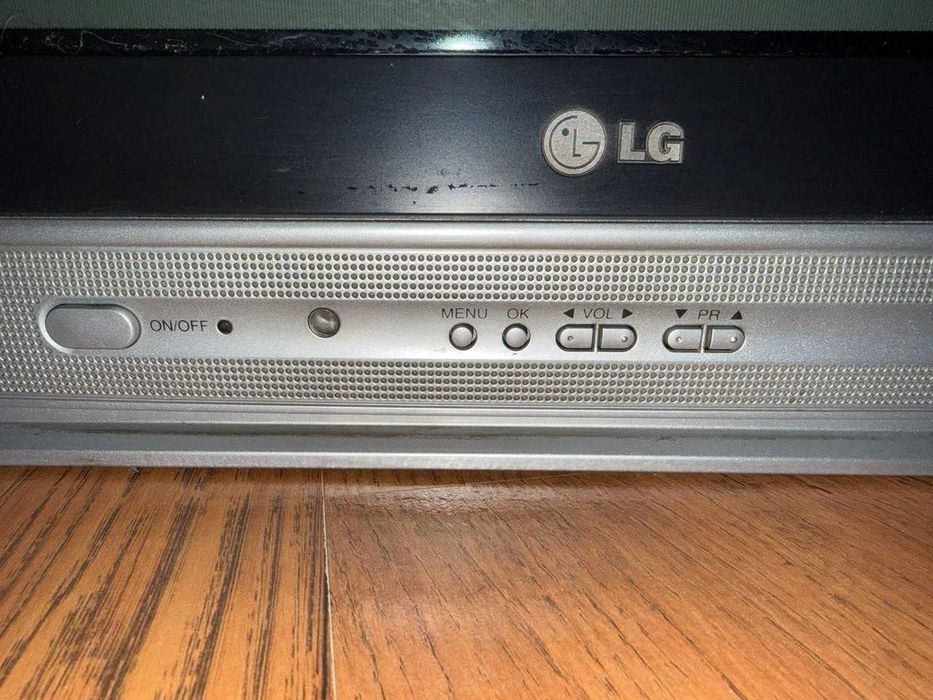 Телевізор LG Flatron 21FJ4AB, не пруюючий