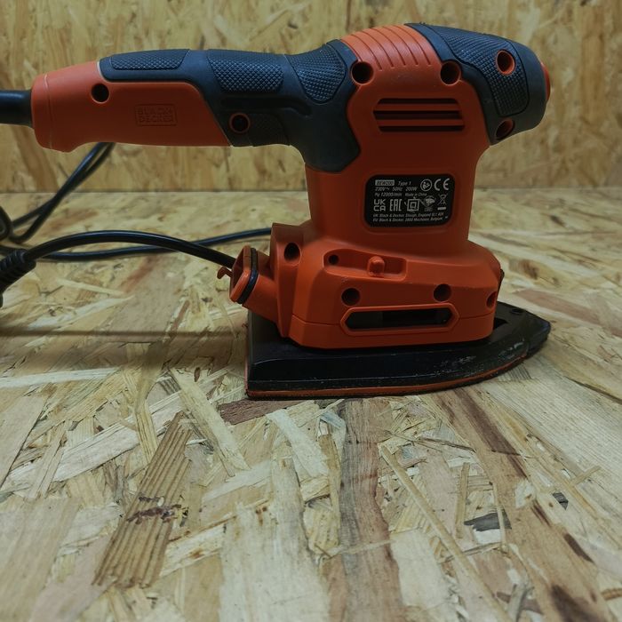 Szlifierka oscylacyjna Black decker bew200