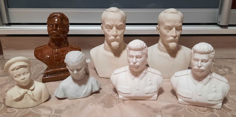 Фарфоровый бюст исторических людей.