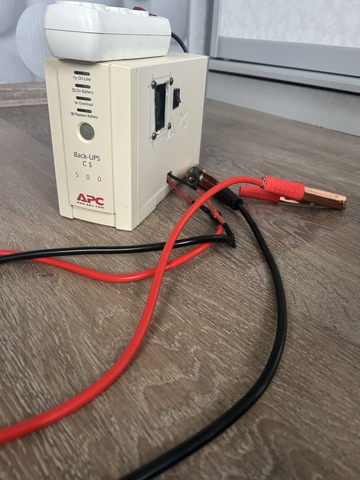 APC UPS 500 Перероблений під автомобільний акамулятор.