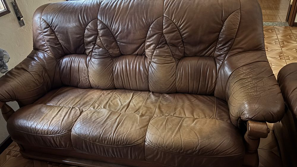 Conjunto sofás em couro