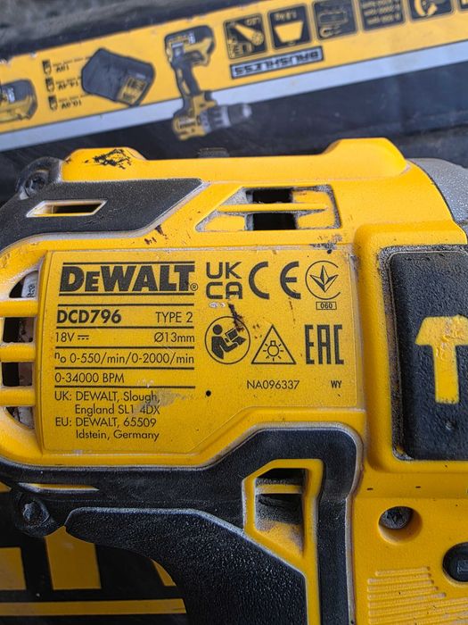 Zestaw DeWALT XR: Wkrętarka DCD796 + Zakrętarka DCF887 + 2x 4Ah + Ładowarka
