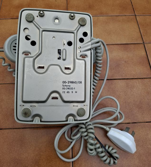 Telefon z tarczą retro zabytek