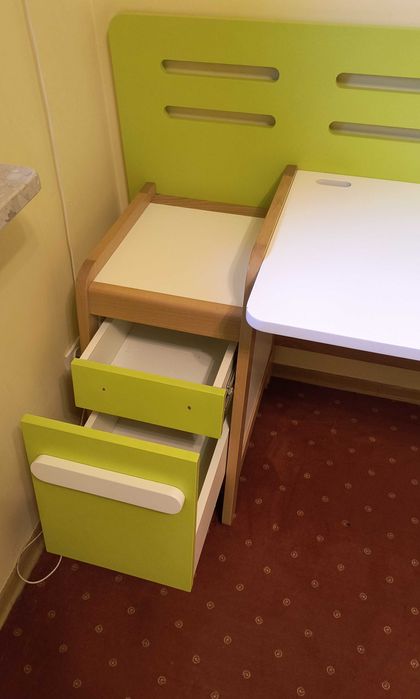 Biurko Timoore Simple zielone, mocne, z drewna bukowego, stan b. dobry