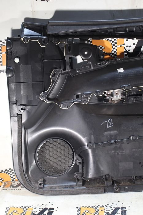 Forra porta / quartela frente esquerda NISSAN Qashqai II (J11)