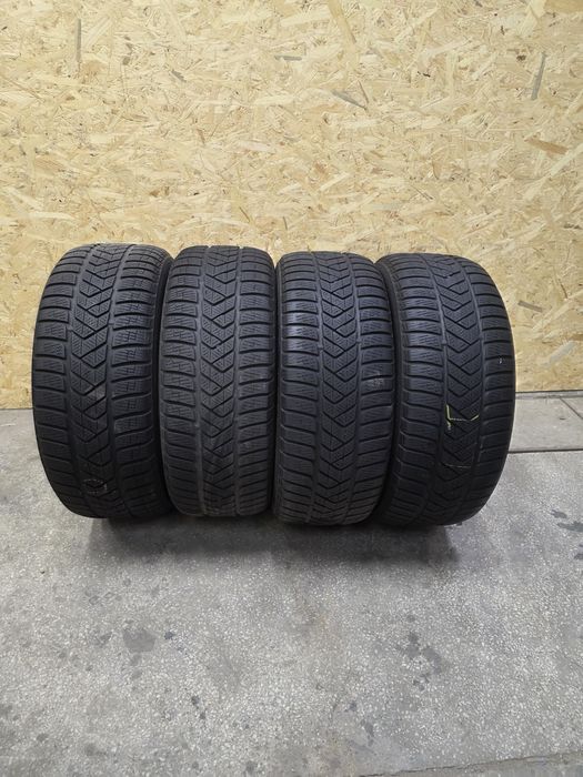 Komplet opon zimowych Pirelli Sottozero³ 205 50 R17 93V M+S