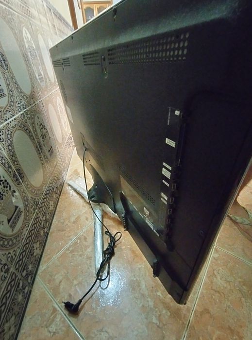 Televisão Samsung UE40C7000 40” LED Full HD Smart TV | com problema no ecra