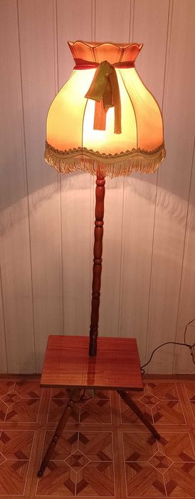 Lampa PRL z blatem, stolikiem