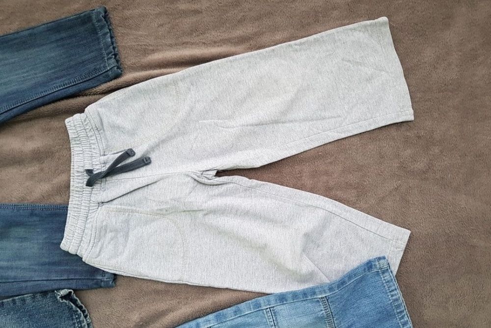 Spodnie jeansy dresy 98 jeansowe dresowe spodenki chłopięce