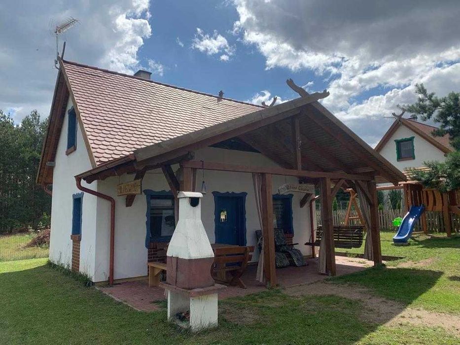 Smerfna Chatka domek z kominkiem na Kaszubach ferie majówka wakacje