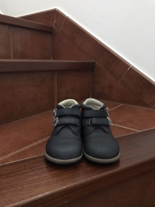 Botas de menina em pele