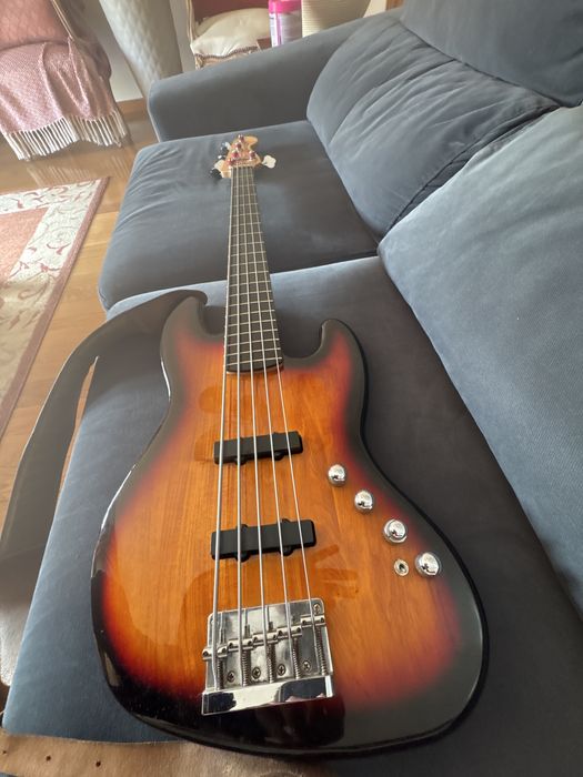 Fender Squier Deluxe Jazz Bass V