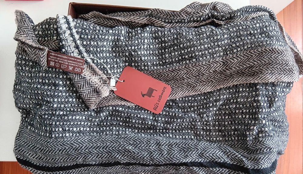 Cachecol em cashmere - novo com etiqueta
