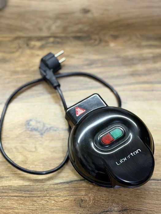 Вафельниця Liberton LWF-0500